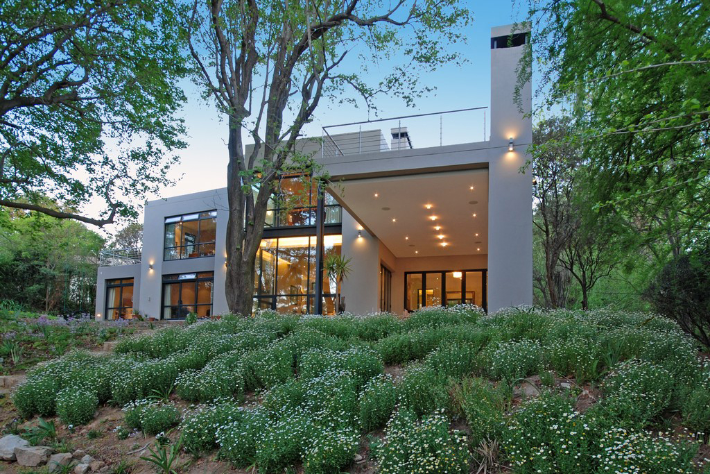 Real estate photography-dusk exterior of a white double storey house